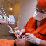 Examen dentaire par un dentiste